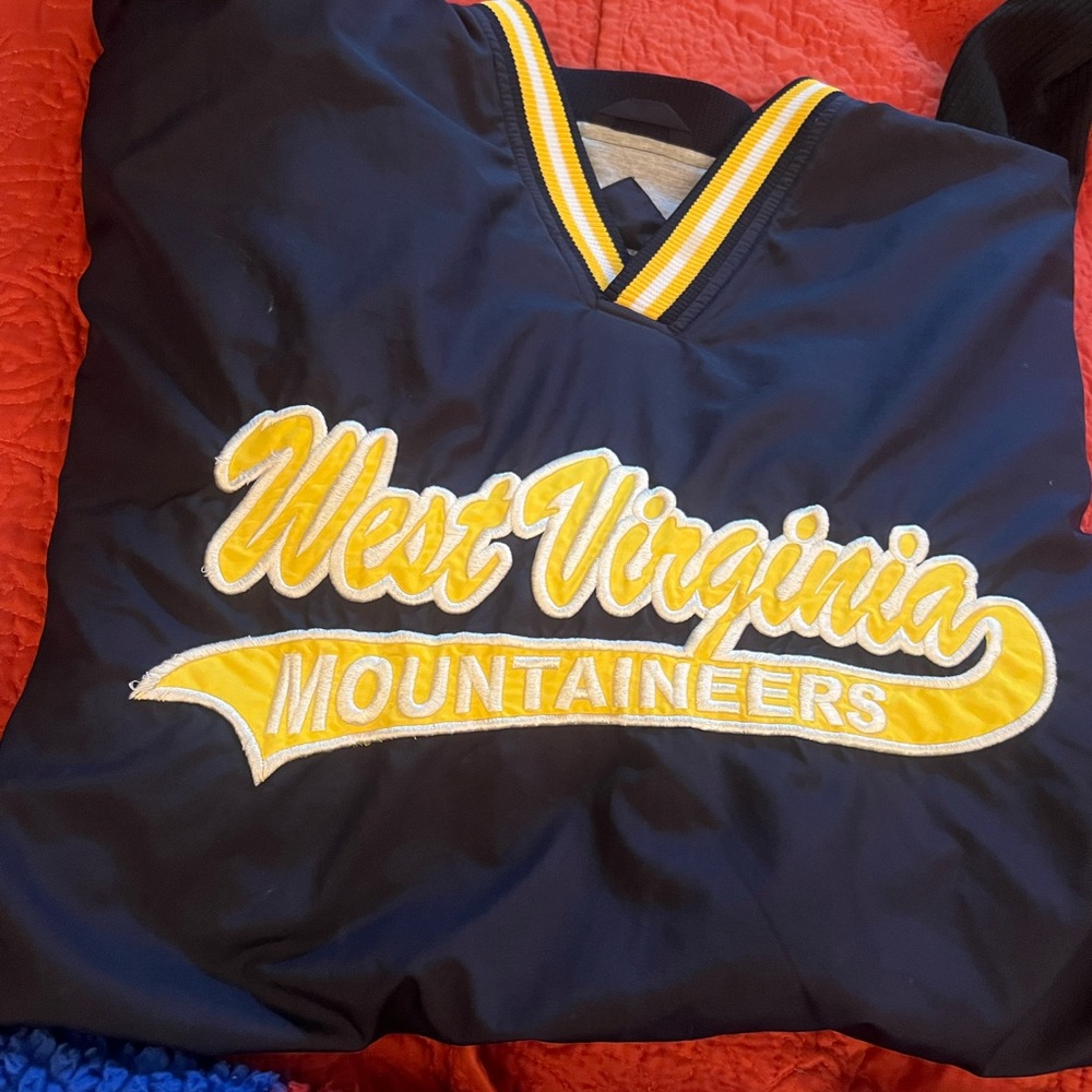 West Virginia Mountaineers Pullover WindBreaker/Jacket